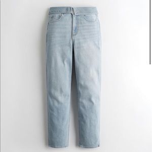 Hollister Ultra High-Rise Mom Jeans